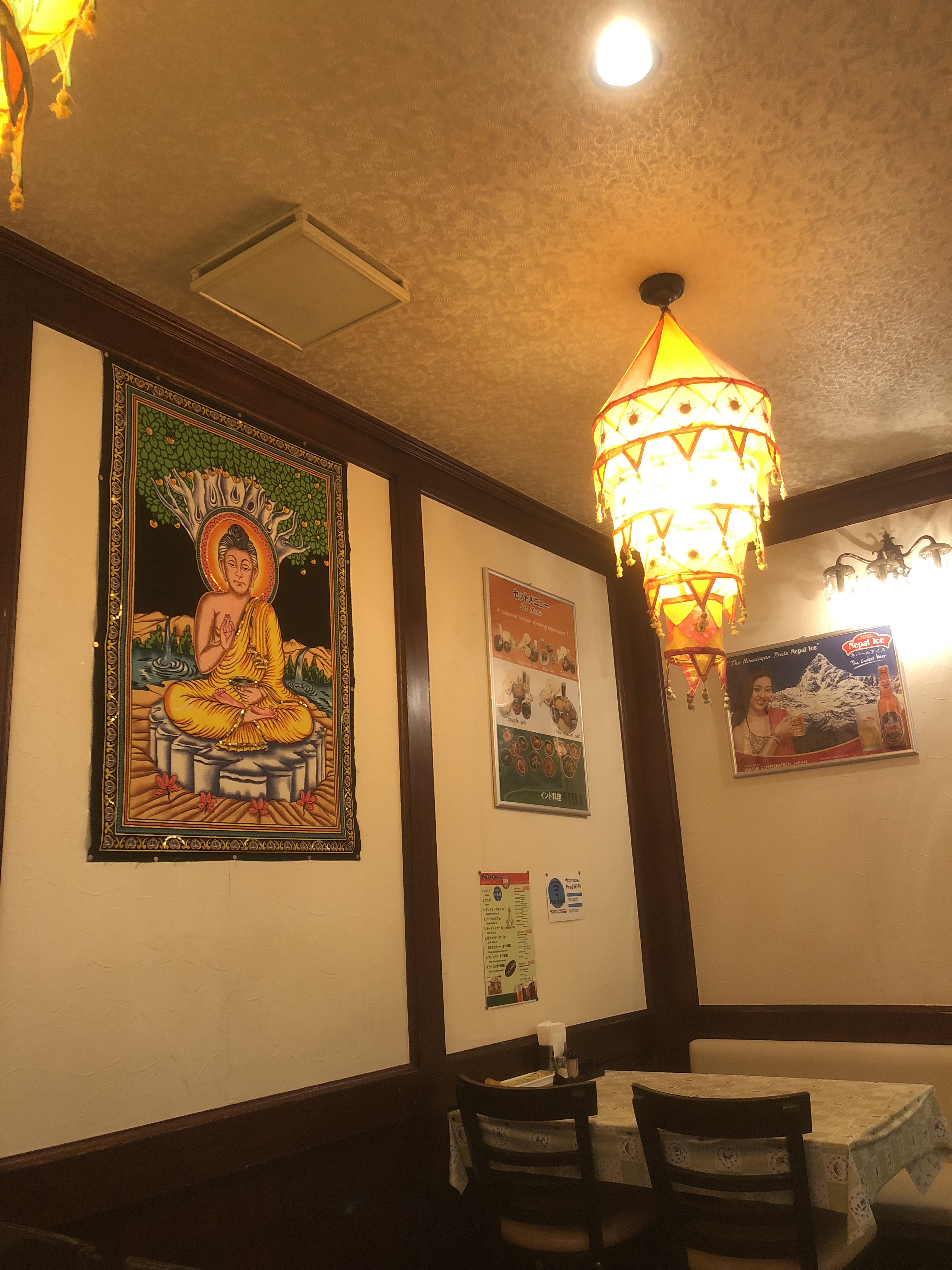 インド感あふれる店内