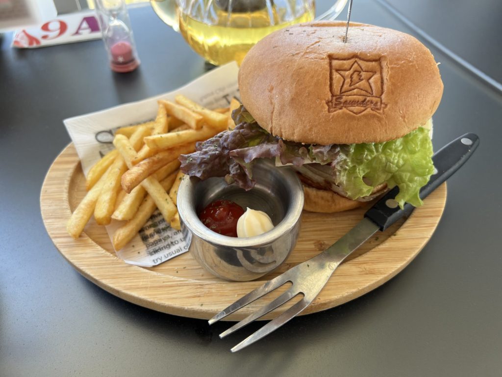 サンダース＆聖グロリアーナセットのハンバーガー
